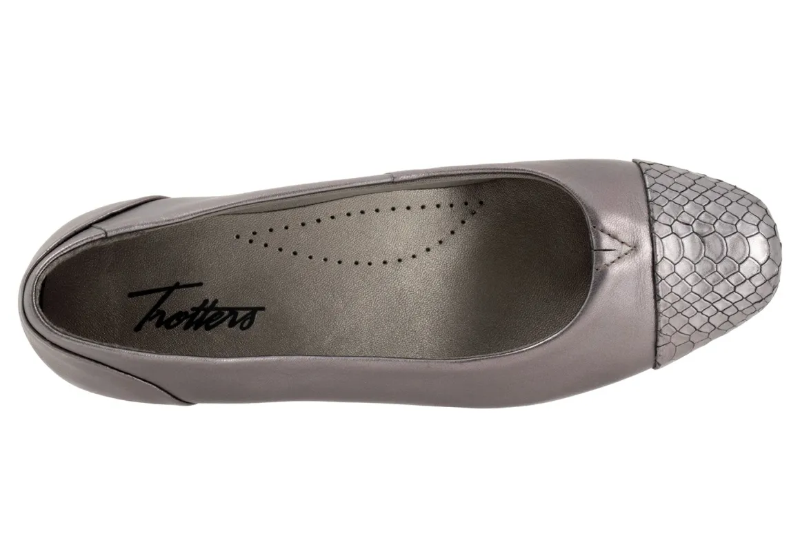 Trotters Daisy