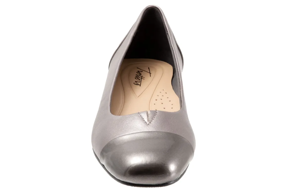 Trotters Daisy